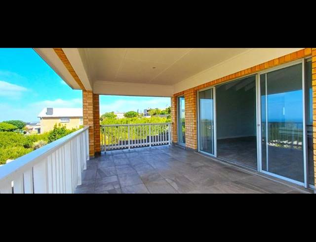 6 BEDROOM HOUSE FOR SALE IN DANA BAY